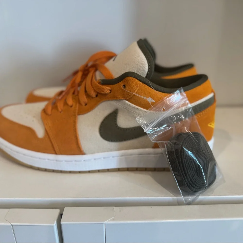 Nike Air Jordan 1 low SE‎ - Curry Men’s size 8.5